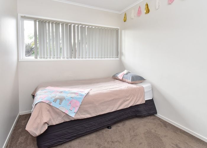  at 4 Raglan Street, Mangere East, Auckland