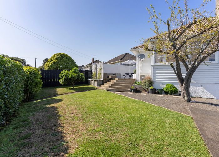  at 17 Anderson Avenue, Point England, Auckland