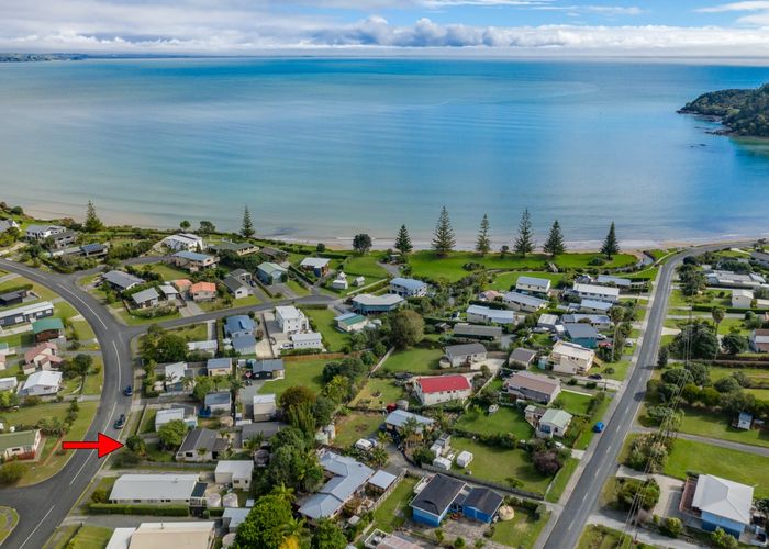  at 16 Peninsula Parade, Hihi