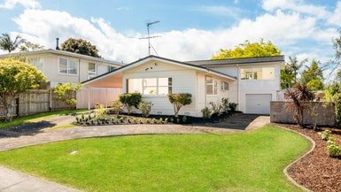  at 7 Munstead Place, Hillcrest, Auckland