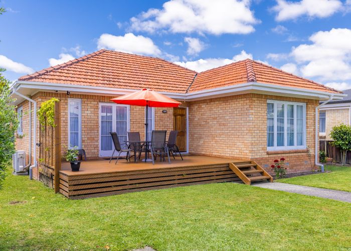  at 228 Fox Street, Hamilton East, Hamilton