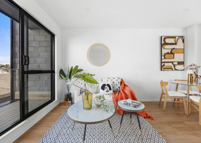  at 2/21 Valonia Street, New Windsor, Auckland City, Auckland