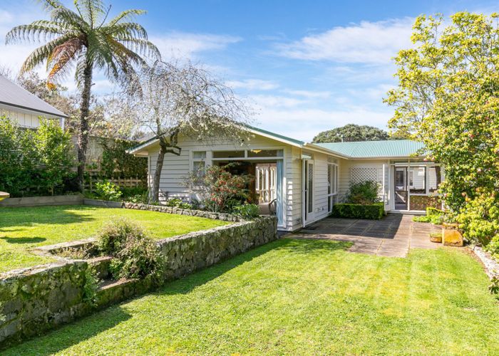  at 8 Simla Crescent, Khandallah, Wellington