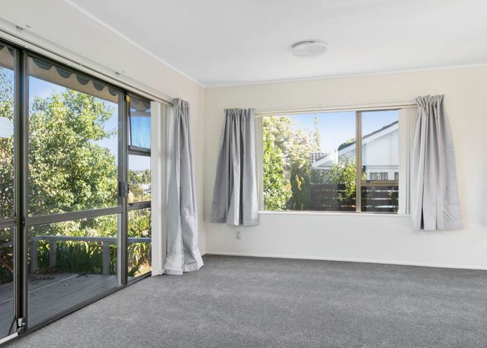  at 1 Lancelot Place, Glenfield, North Shore City, Auckland