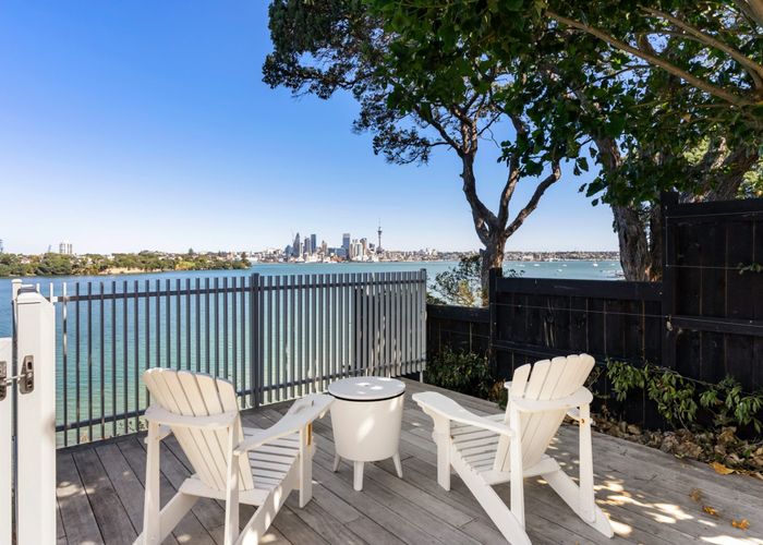  at 21 Norwood Road, Bayswater, North Shore City, Auckland