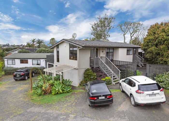  at 9 & 9A Sherie Place, Howick, Manukau City, Auckland