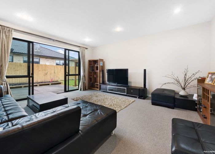  at 5 Stow Place, Henderson, Auckland