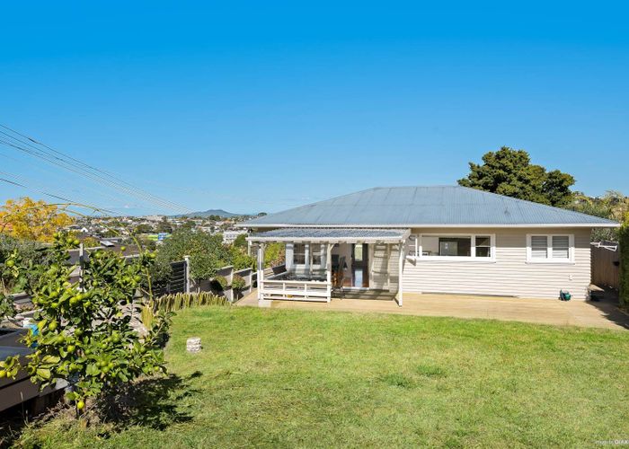  at 50 Arran Road, Browns Bay, North Shore City, Auckland
