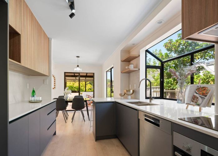  at 4 Sunward Rise, Glenfield, Auckland
