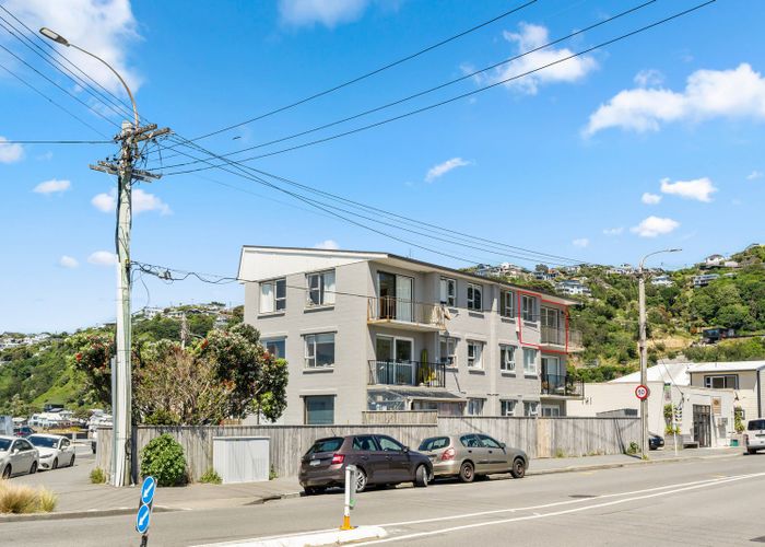  at 5/102 Lyall Parade, Lyall Bay, Wellington