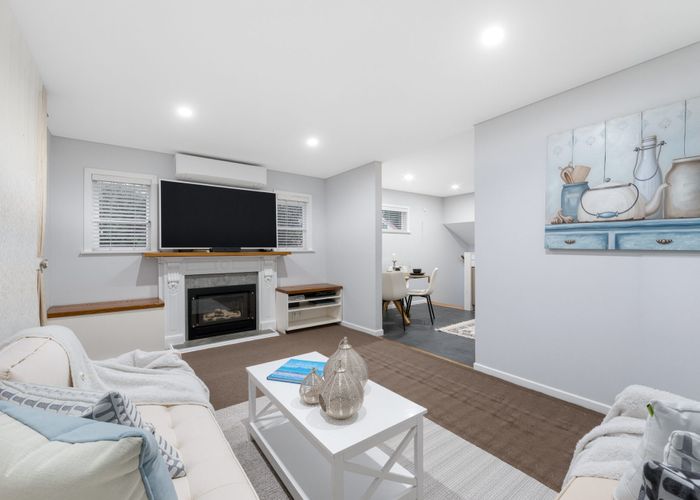  at 52 Woodside Road, Massey, Waitakere City, Auckland