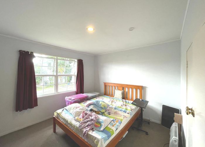  at 32 Preston Ave, Henderson, Waitakere City, Auckland