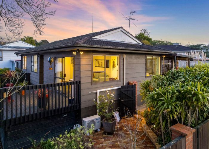  at 21B Glucina Place, Glen Eden, Auckland