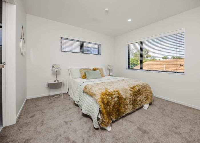  at 2/4 Nicola Place, Mangere, Manukau City, Auckland