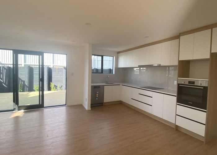  at 2/37 Allington Road, Massey, Waitakere City, Auckland