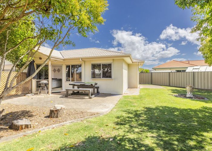  at 6 Ellerslie Place, Taradale, Napier
