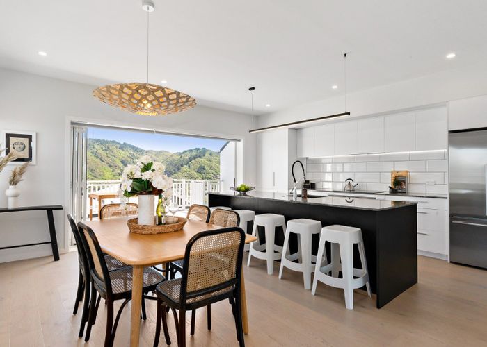  at 2/74 Jubilee Road, Khandallah, Wellington
