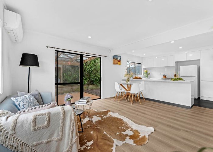  at 8 Caspian Close, New Lynn, Waitakere City, Auckland