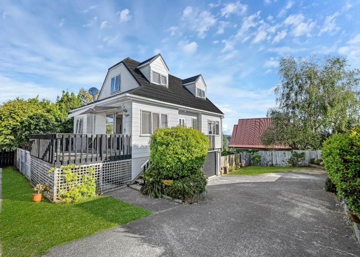  at 2/116 Bradbury Road, Highland Park, Manukau City, Auckland