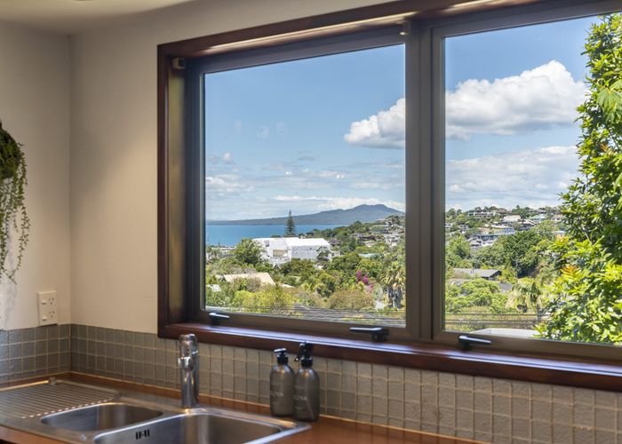  at 2/15 Hythe Terrace, Mairangi Bay, Auckland