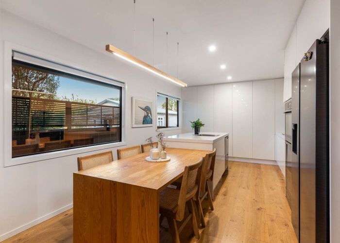  at 2/227 Meola Road, Point Chevalier, Auckland City, Auckland
