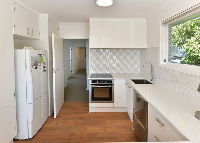  at 8B Folkestone St, Murrays Bay, North Shore City, Auckland