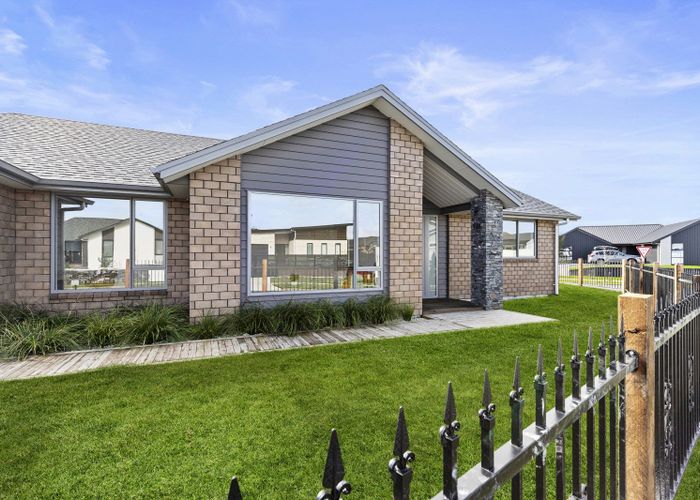  at 2 Sydney Place, Flagstaff, Hamilton