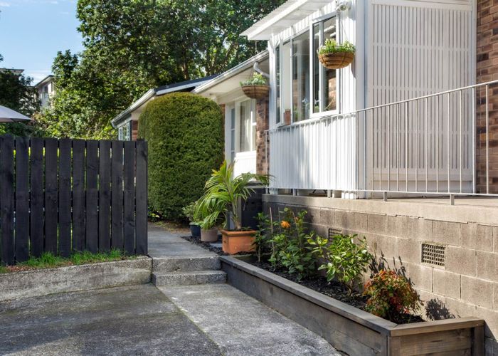  at 2/14 St Lukes Road, Mount Albert, Auckland City, Auckland