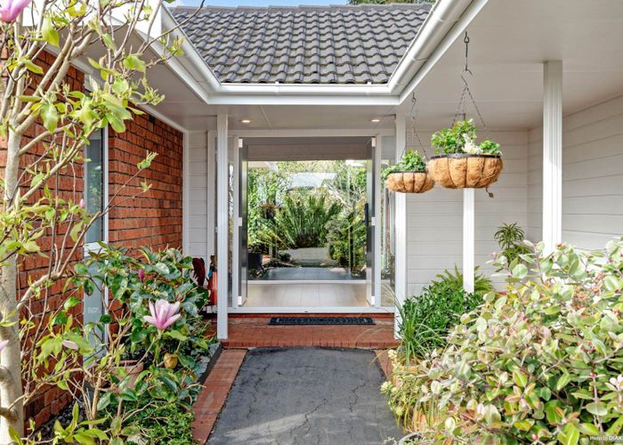  at 28 Caithness Place, Farm Cove, Auckland