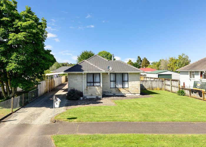  at 32 Slim Street, Bader, Hamilton