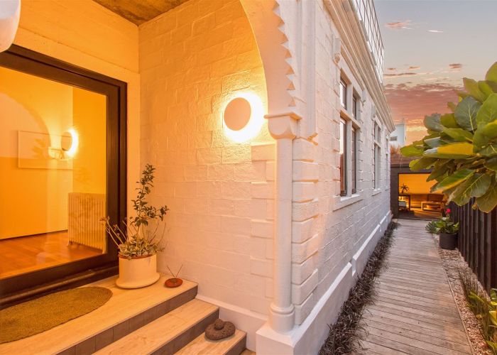 Free property data for 8 Menzies Street, Sumner, Christchurch homes.co.nz