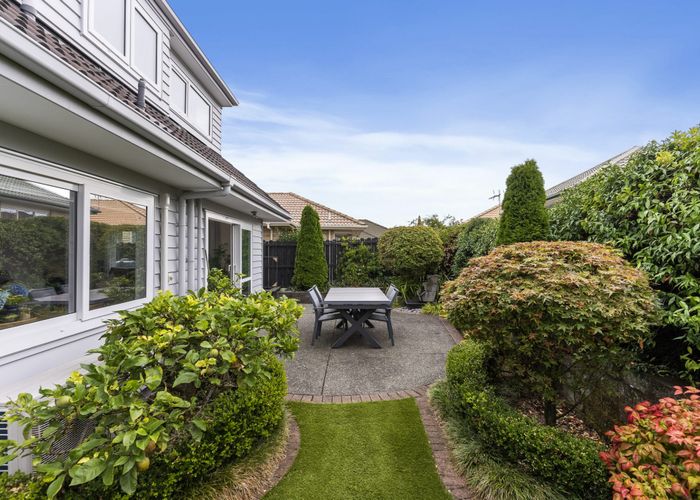  at 17A Montecito Place, Golflands, Auckland
