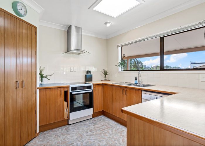  at 2/24 Penzance Road, Mairangi Bay, North Shore City, Auckland