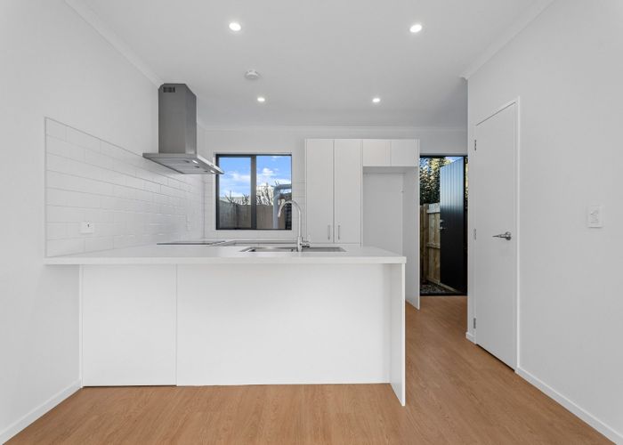 at 7 Isabella Lane, Henderson, Auckland