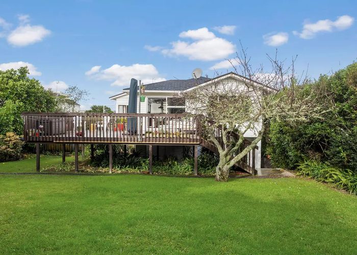  at 2/15 Kiteroa Rd, Rothesay Bay, North Shore City, Auckland