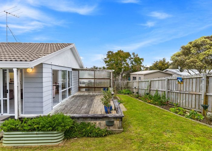  at 1/8 Atlantis Place, Totara Vale, North Shore City, Auckland