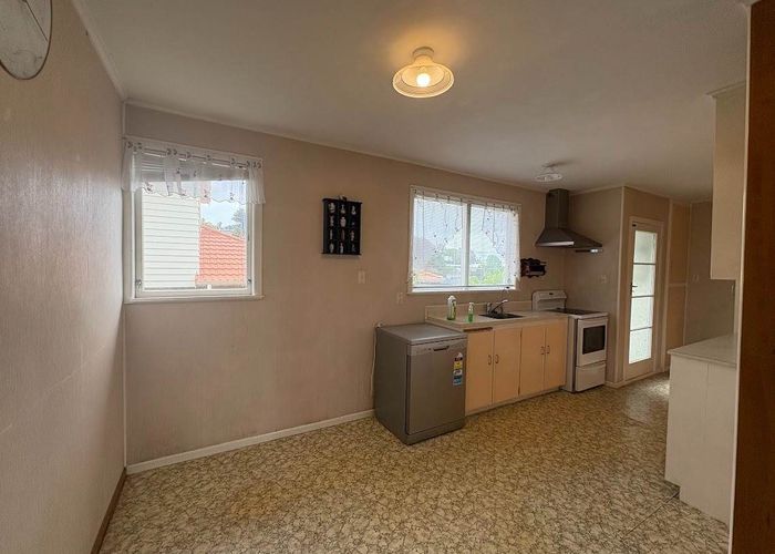  at 52 Aeroview Drive, Beach Haven, North Shore City, Auckland