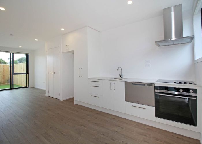  at 8/43 Ruawai Road, Mount Wellington, Auckland