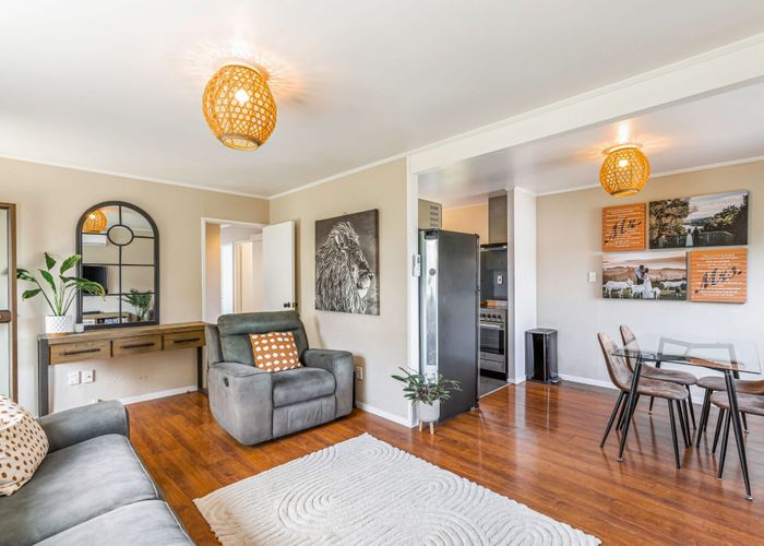 at 2/24 Chislehurst Street, Henderson, Auckland