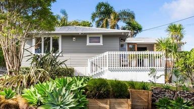  at 2 Webb Place, Forrest Hill, Auckland