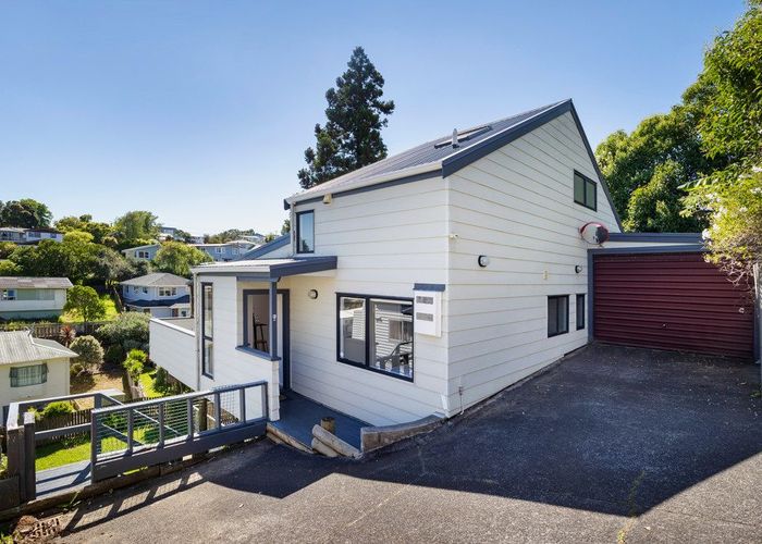  at 2/32 Tamahere Drive, Glenfield, North Shore City, Auckland