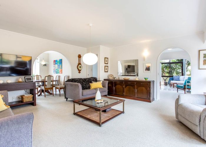  at 2/33 Akoranga Drive, Northcote, North Shore City, Auckland