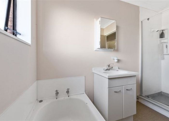  at 2/6 Kennington Drive, Clendon Park, Manukau City, Auckland