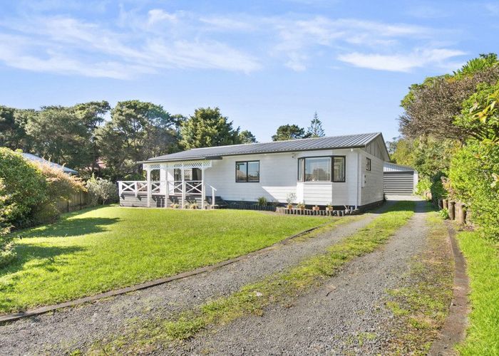  at 73 Meadowvale Rise, Titirangi, Waitakere City, Auckland