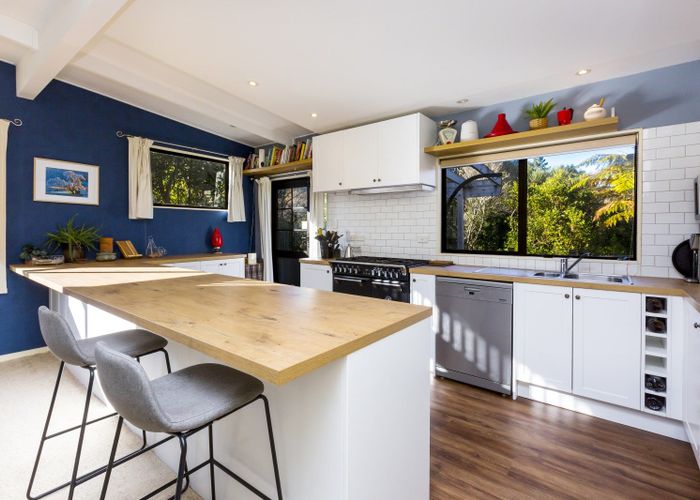  at 6 Avian Road, Blue Mountains, Upper Hutt