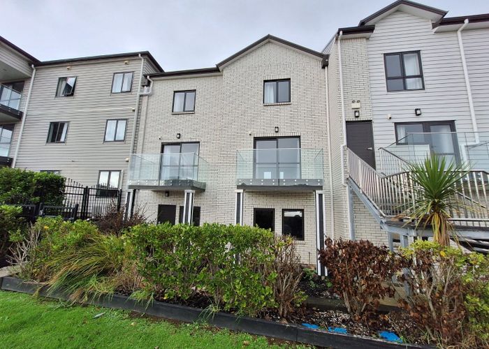  at 4/8 Kerrs Road, City Centre, Manukau City, Auckland