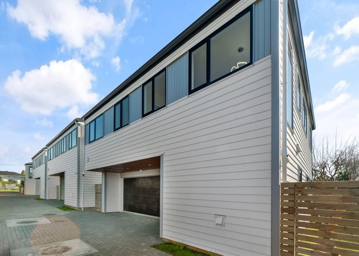  at 8D Deuxberry Avenue, Northcote, North Shore City, Auckland