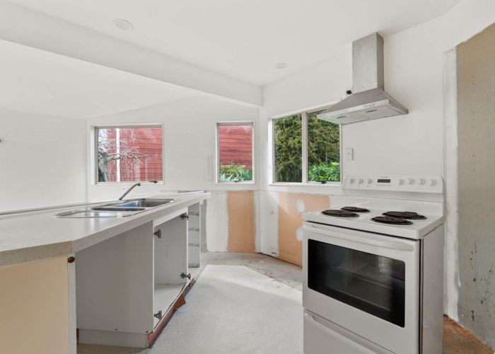  at 2/2 East Coast Road, Milford, North Shore City, Auckland