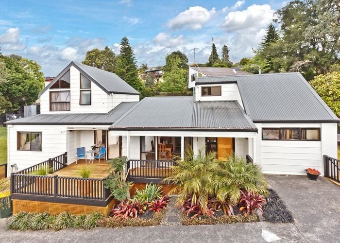  at 8 Elmira Place, Browns Bay, North Shore City, Auckland