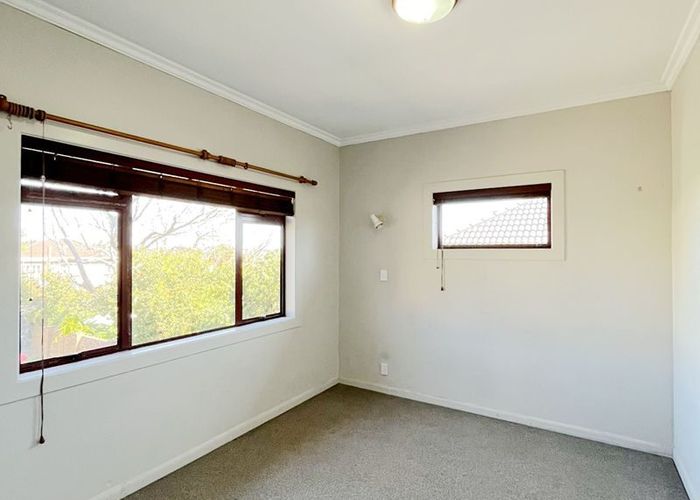  at 8 Herd Road, Hillsborough, Auckland